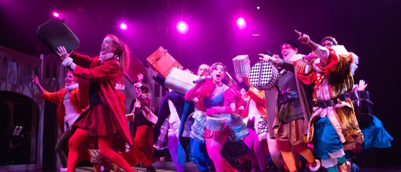 cast of Head Over Heels on stage