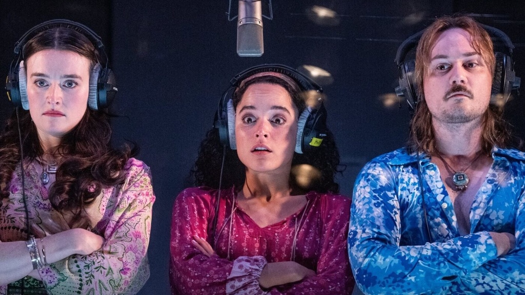 Production still from David Adjmi, Stereophonic, 2024. Left to right: Sarah Pidgeon, Juliana Canfield, and Tom Pecinka pictured